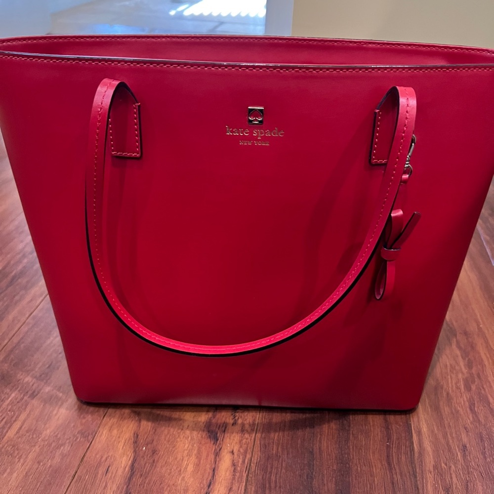 Excellent Condition Kate Spade Tori Sawyer Street Pillboxred Handbag